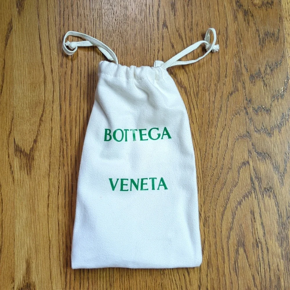 NEW Bottega Veneta Leather Blue Flower Keychain With Dustbag - Picture 13 of 14